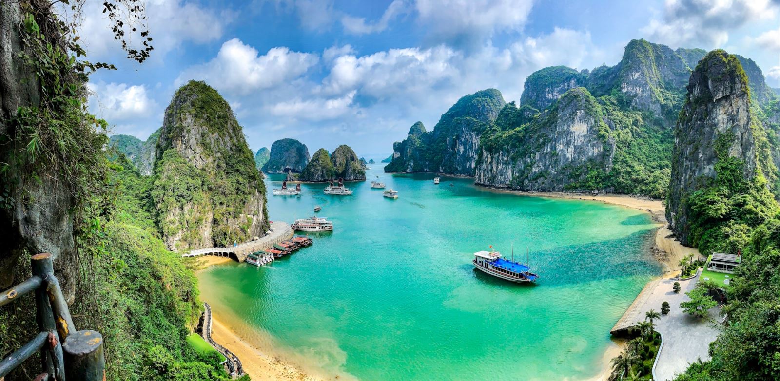 Halong Bay in winter (Photo by Unsplash)