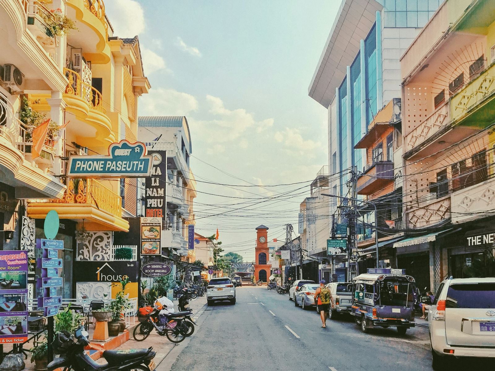 A city street in Laos (Photos by Unsplash)